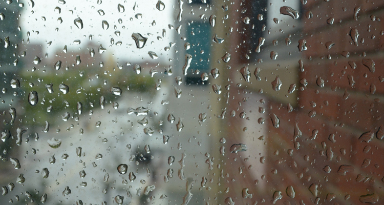 Cómo aislar las ventanas correctamente este otoño con láminas aislantes